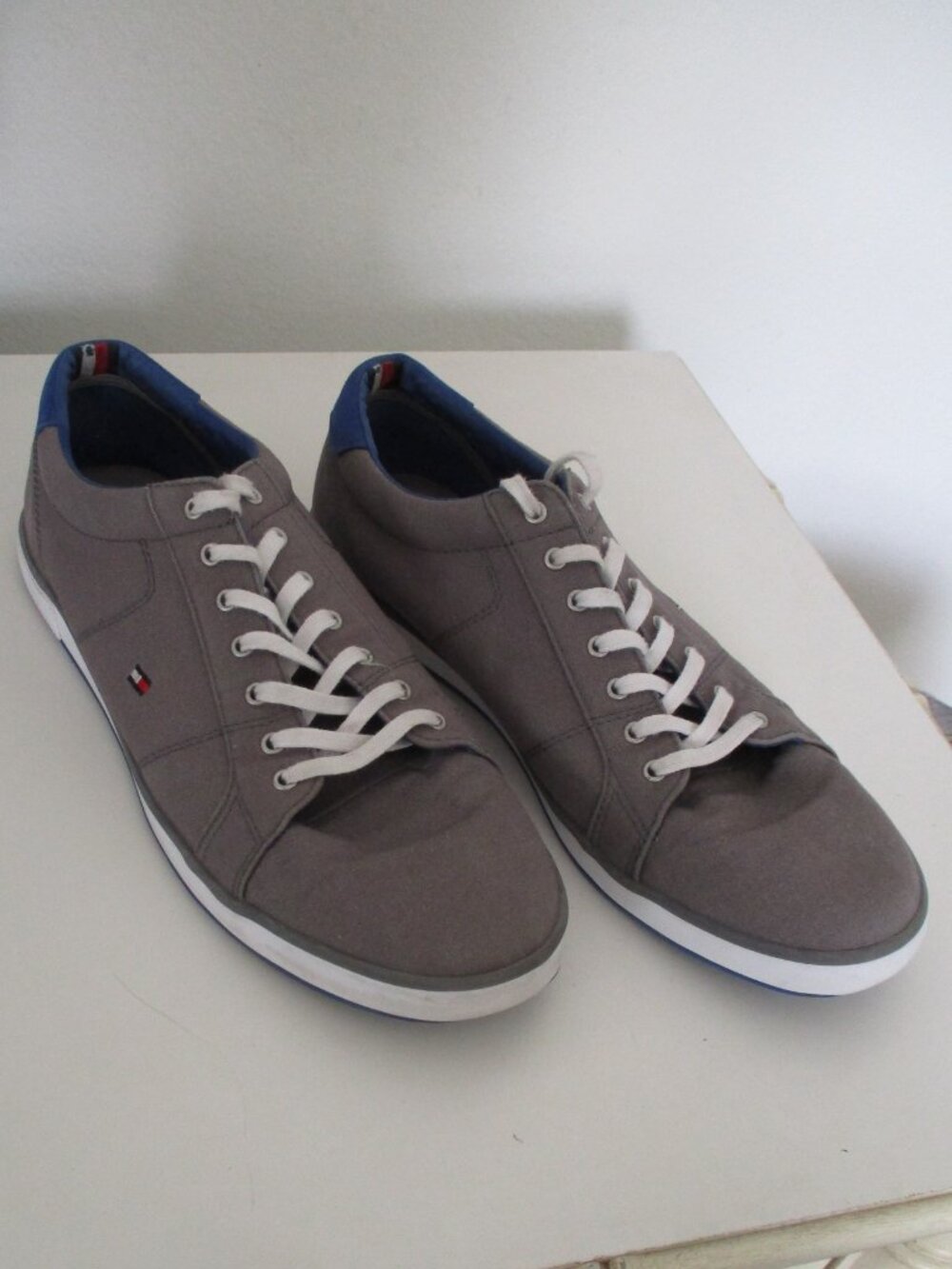 Tommy Hilfiger Mens Gray Canvas Lace-up Flat Sneaker NWOB - Size 11M